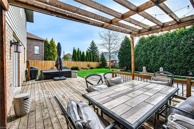 Additional image 32 of 27 Surrey Dr