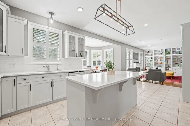 Additional image 21 of 533 Falconridge Cres