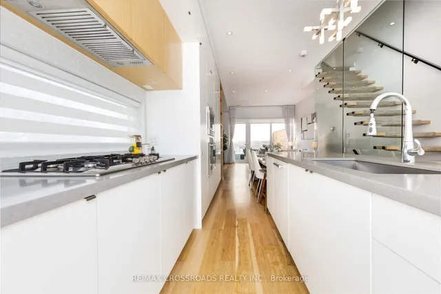 Additional image 24 of 536A Eglinton Ave