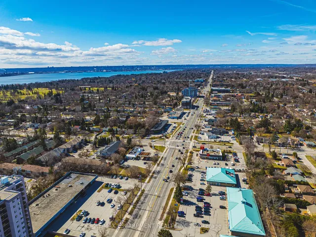 Additional image 32 of 975 WARWICK Crt Unit 706