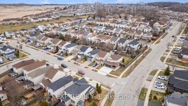 Additional image 48 of 179 HENHOEFFER Cres