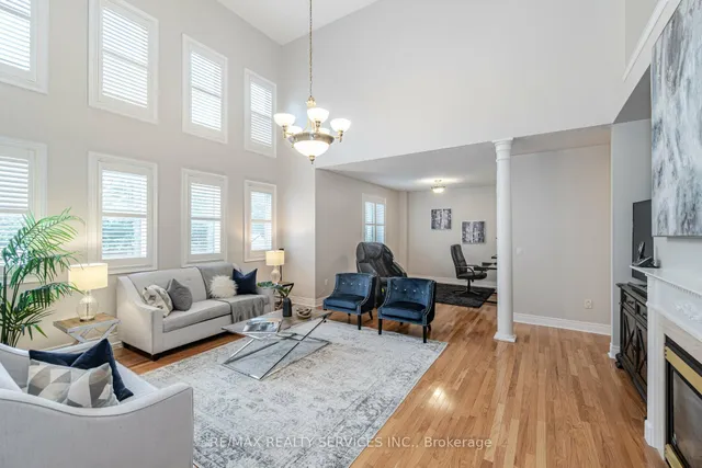 Additional image 16 of 32 Radial St