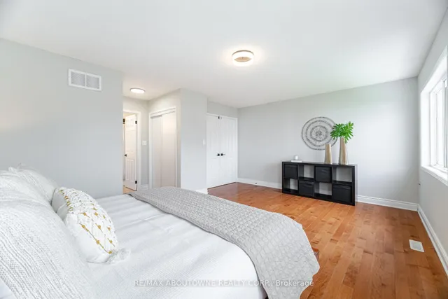 Additional image 28 of 1046 Holdsworth Cres