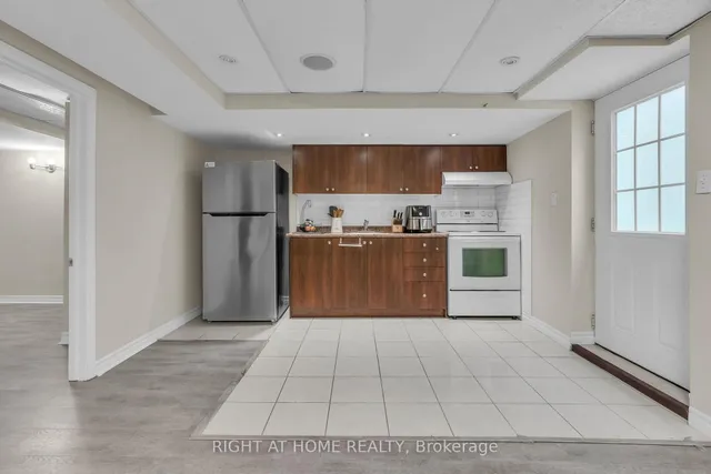 Additional image 42 of 1595 Meadowfield Cres