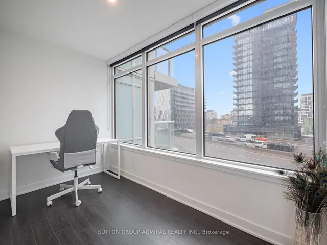 Additional image 11 of 19 Bathurst St Unit 706