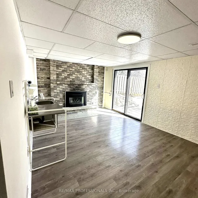 Additional image 28 of 2416 Malcolm Cres