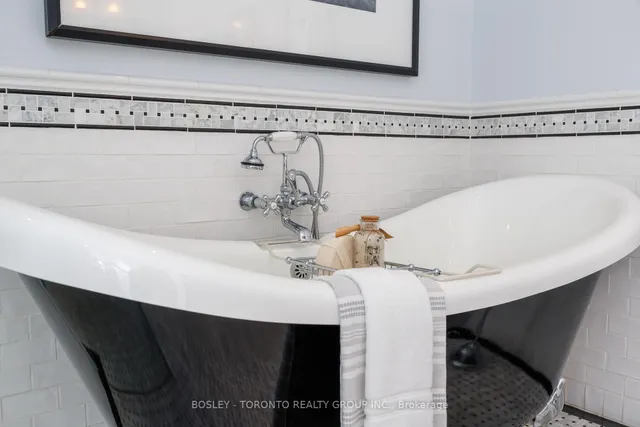 Additional image 23 of 31 Red Deer Ave