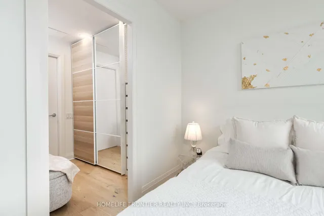 Additional image 11 of 20 Scrivener Sq Unit 905