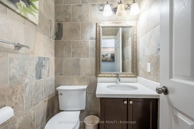 Additional image 16 of 36 Showcase Dr