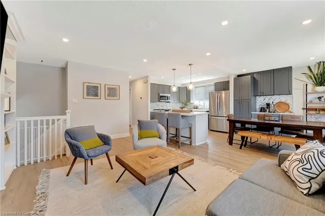 Additional image 19 of 15 Elsa Crt