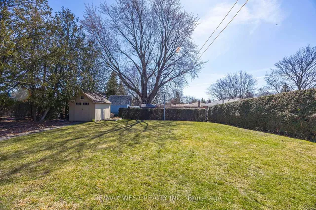Additional image 34 of 588 Hyacinthe Blvd