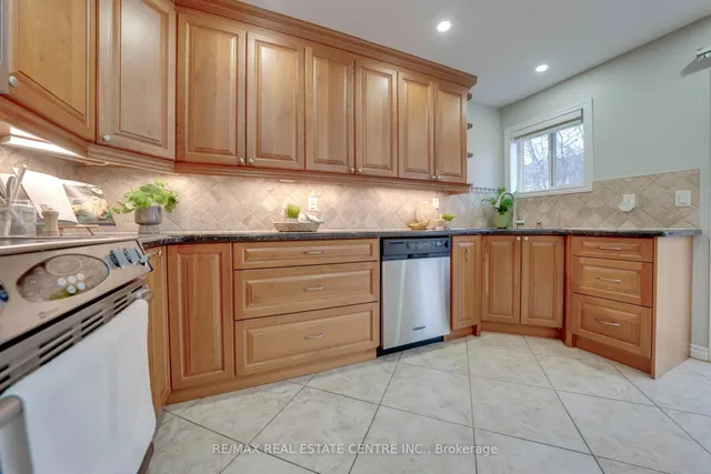 Additional image 10 of 27 Coates Dr