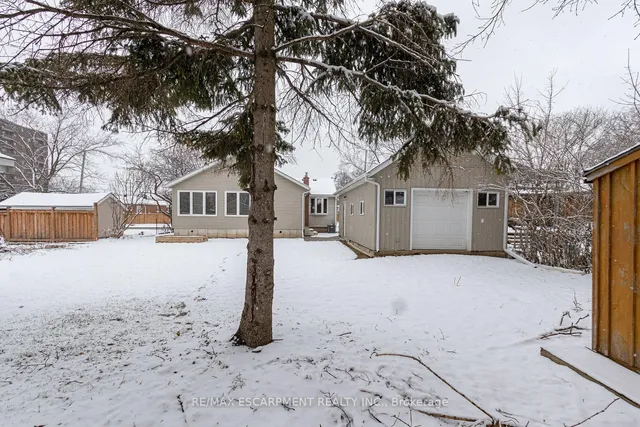 Additional image 42 of 18 MILES St