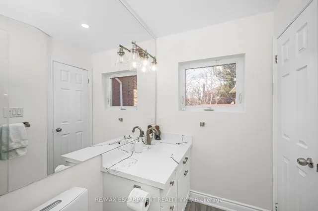 Additional image 22 of 2728 Guilford Cres