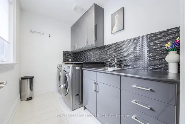 Additional image 33 of 21A Roycrest Ave