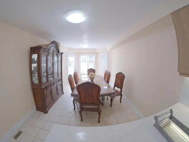 Additional image 37 of 2814 Guilford Cres