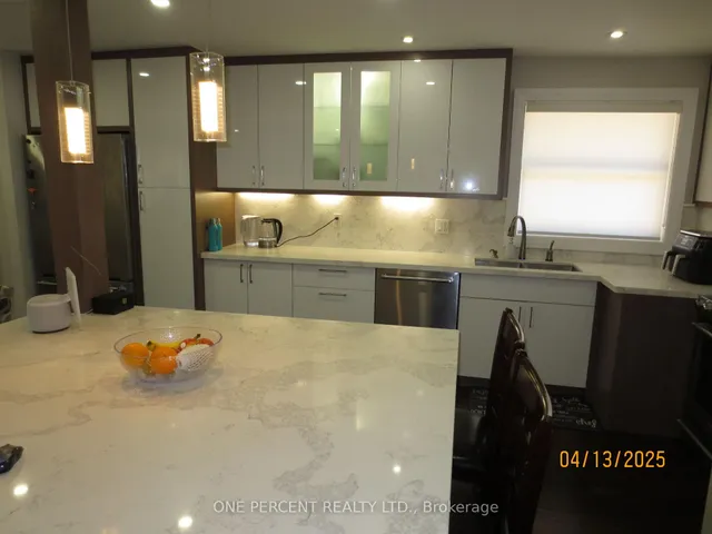 Additional image 23 of 39 Decarie Circ