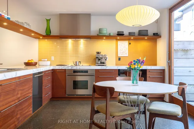 Additional image 11 of 694 Richmond St