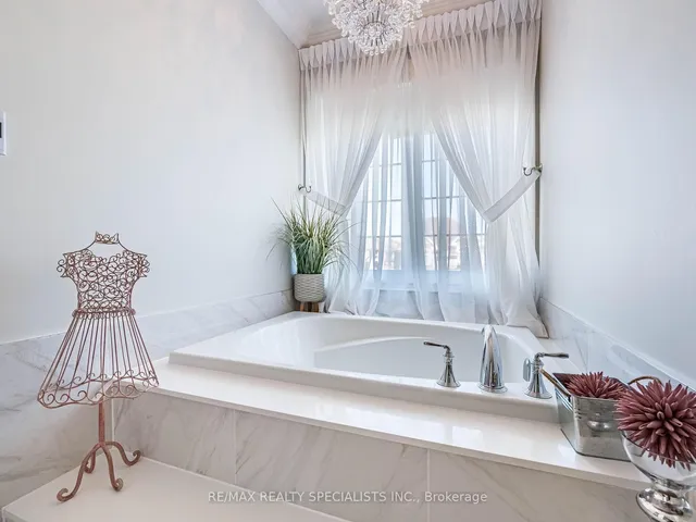 Additional image 30 of 41 Burlwood Rd