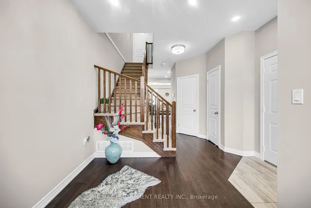 Additional image 9 of 8 Charleswood Cres