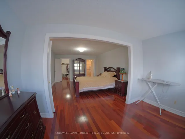 Additional image 45 of 2814 Guilford Cres