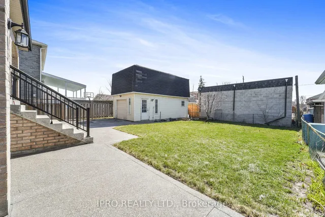 Additional image 50 of 55 Yorkdale Cres