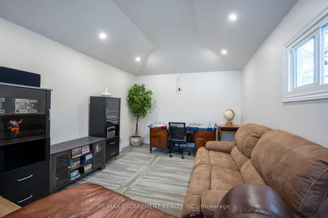 Additional image 39 of 19 East 44th St