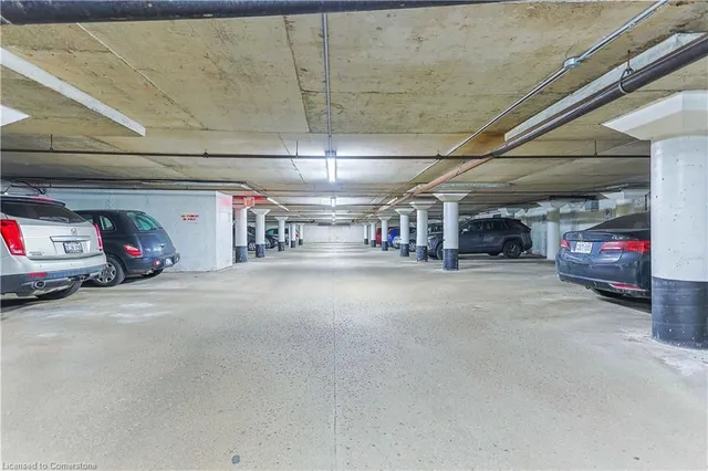 Additional image 39 of 5475 Lakeshore Rd Unit 54