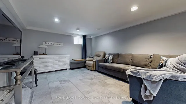 Additional image 39 of 50 Athabaska Ave