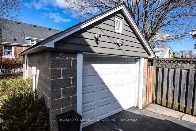 Additional image 40 of 104 Tragina Ave