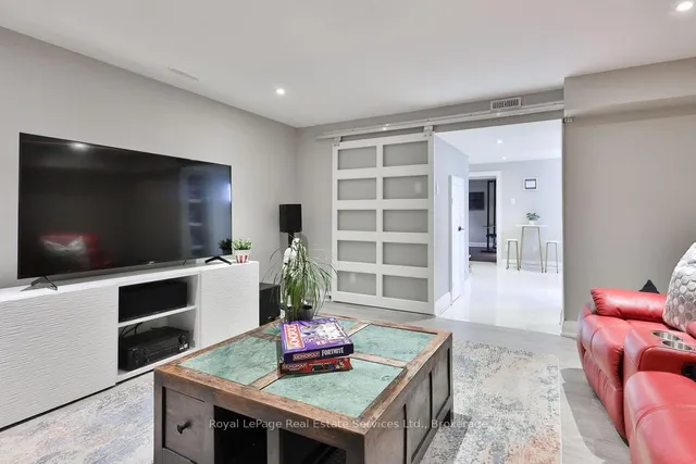 Additional image 39 of 317 North Shore Blvd