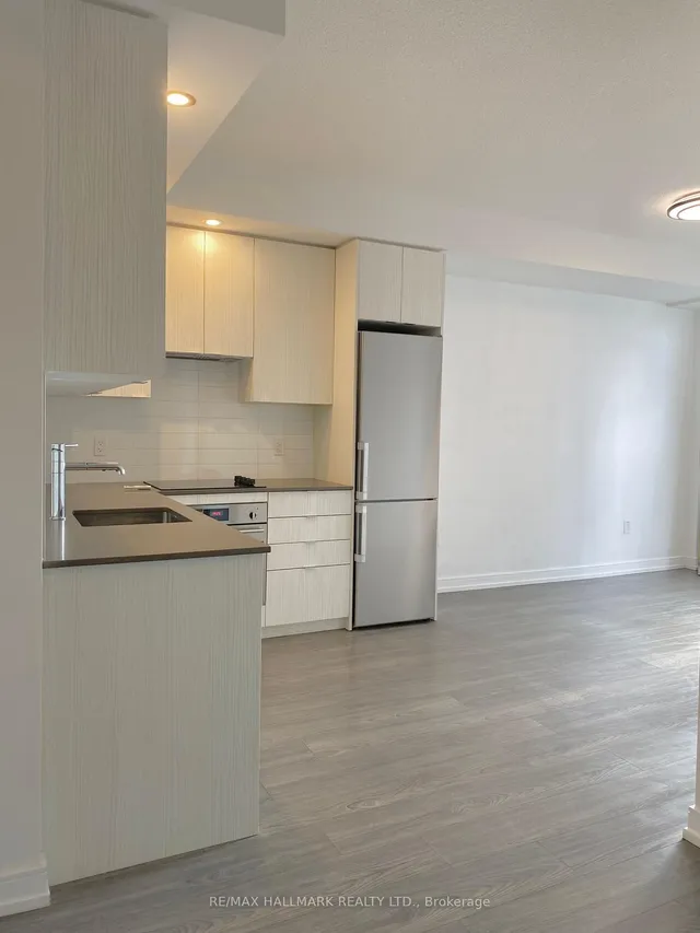 Additional image 10 of 225 village Green Sq Unit 2604