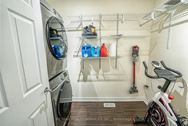 Additional image 34 of 32 Crystalview Cres