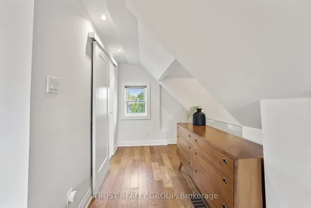 Additional image 21 of 262 Queensdale Ave