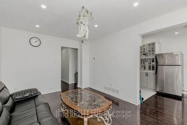 Additional image 2 of 7406 Darcel Ave Unit Unit 1