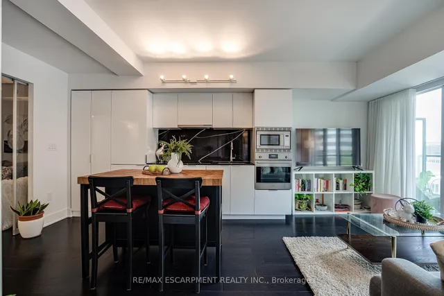 Additional image 11 of 955 BAY St Unit 1809