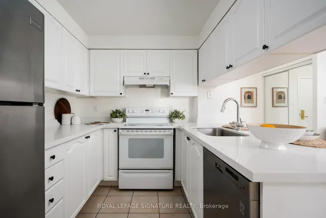 Additional image 14 of 889 Bay St Unit PH4