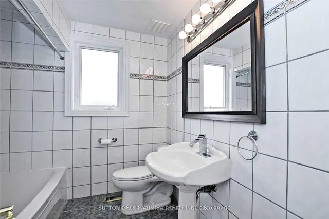 Additional image 34 of 555 Royal York Rd