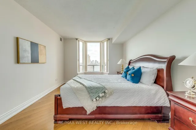 Additional image 19 of 2088 Lawrence Ave Unit 710