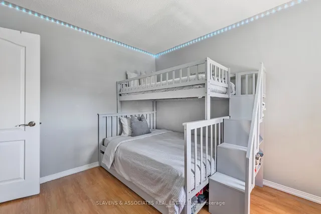 Additional image 27 of 30 Charleswood Circ