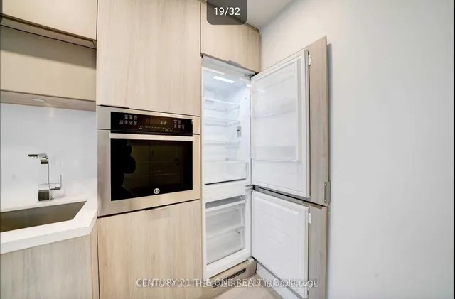 Additional image 7 of 39 Roehampton Ave Unit 4110