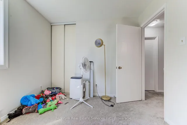 Additional image 16 of 565 Greenfield Ave Unit 406