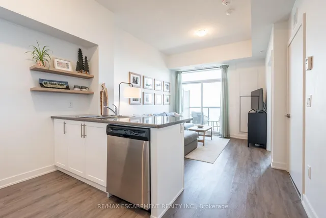 Additional image 8 of 600 North Service Rd Unit 613