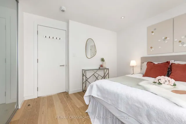 Additional image 36 of 536A Eglinton Ave