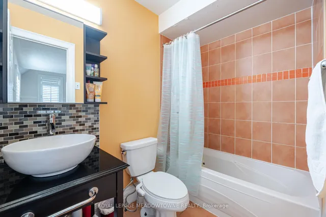 Additional image 32 of 915 Gaslight Way