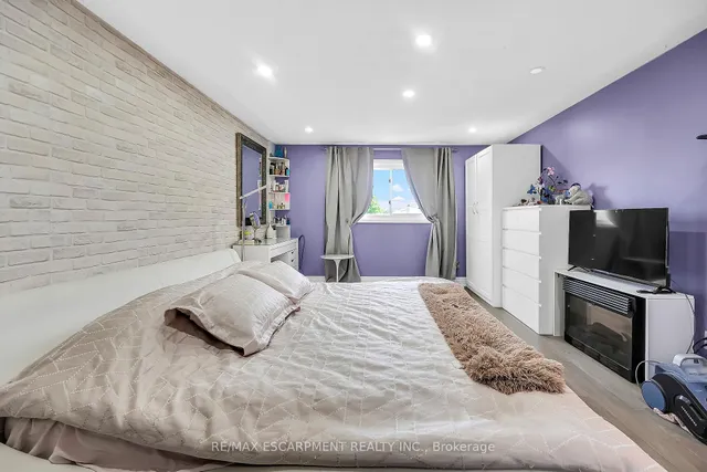 Additional image 23 of 707 Upper Wentworth St