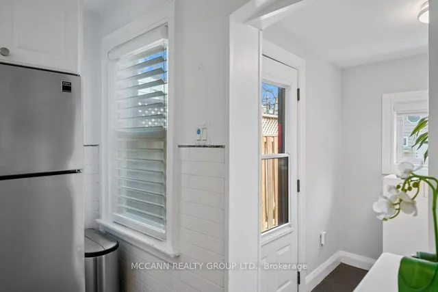 Additional image 17 of 183 Lawrence Ave