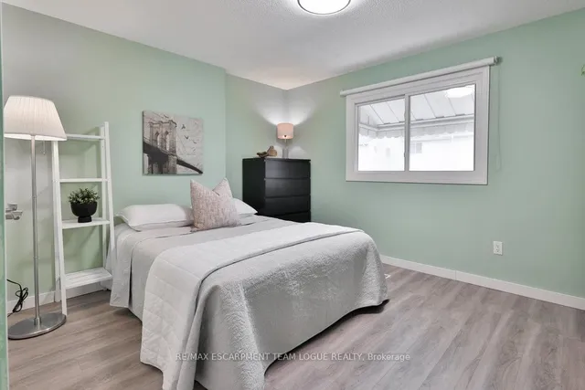 Additional image 4 of 2223 VISTA Dr