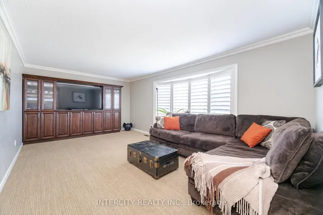 Additional image 7 of 35 Lower Canada Cres