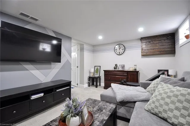 Additional image 22 of 186 Wentworth Ave